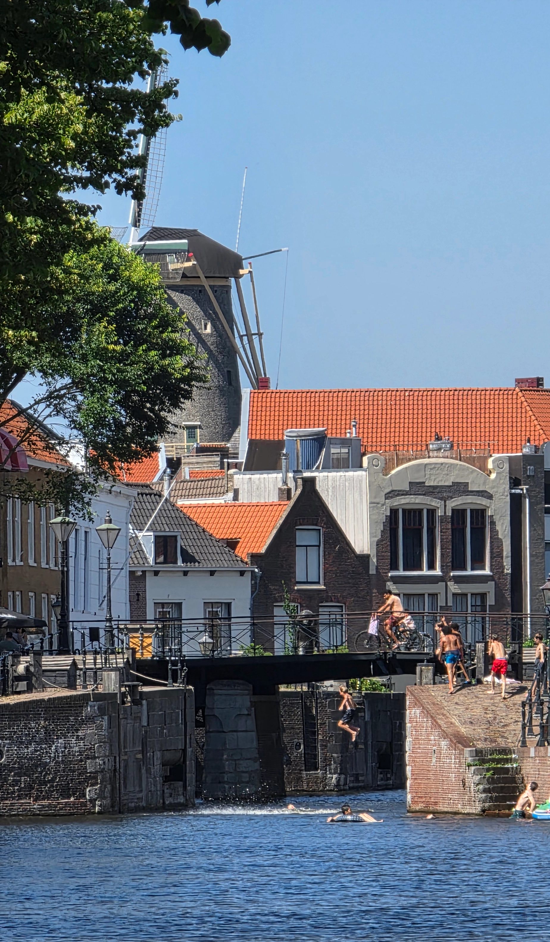 Guests discovering Rotterdam during a private Signature Tour with local guide Mark