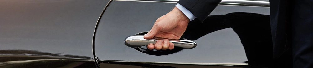 Luxury shuttle service Peugeot e-208 GT