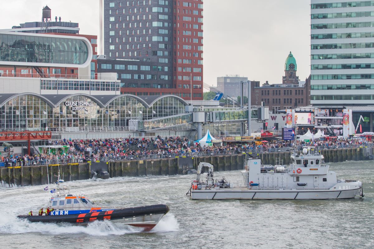 Ships and harbour activity on the Nieuwe Maas during the Wereldhavendagen in Rotterdam