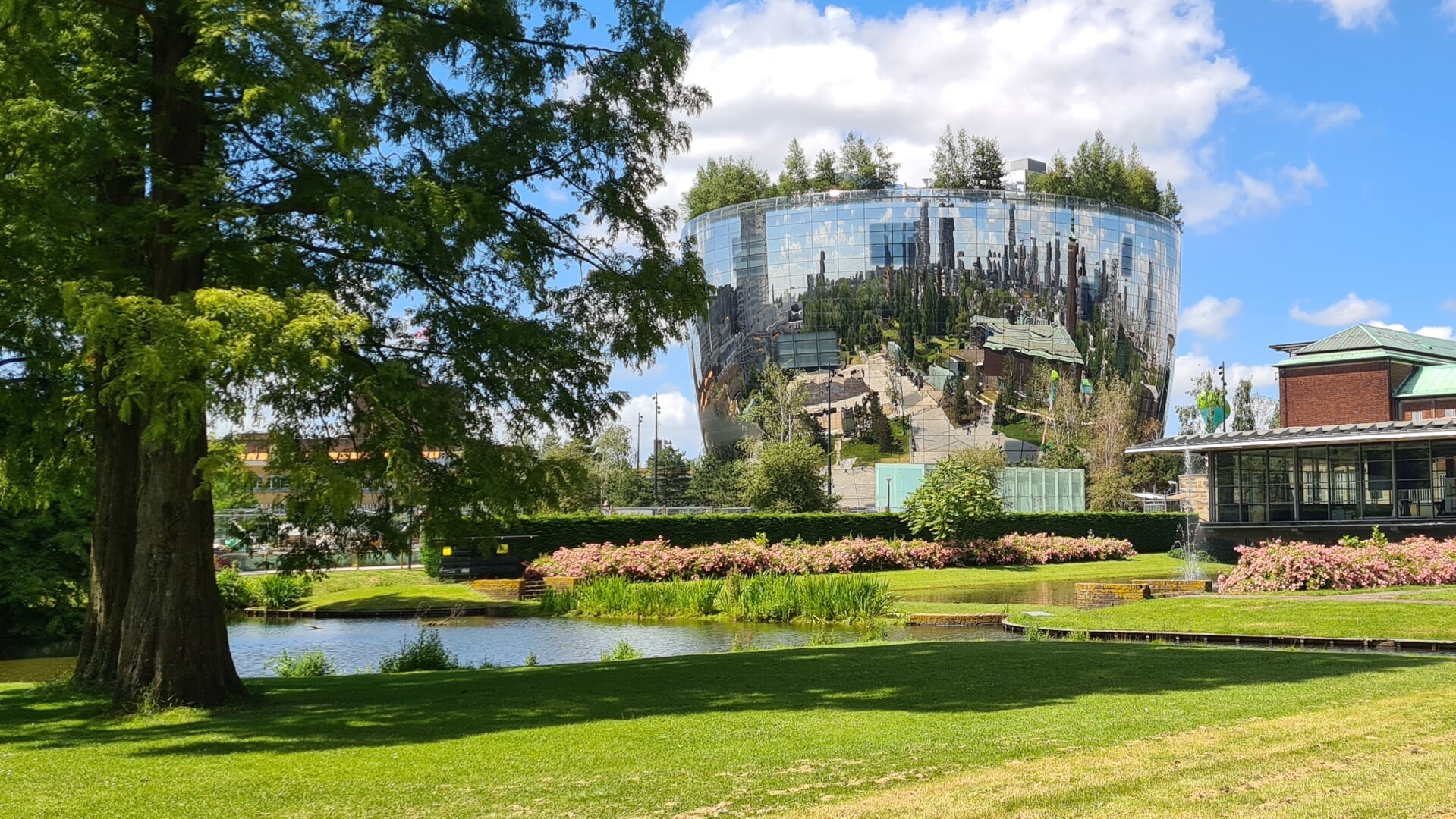 Mirrored Depot Boijmans Van Beuningen in Rotterdam Museumpark